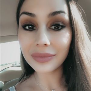 Meet your Posher, Hollie